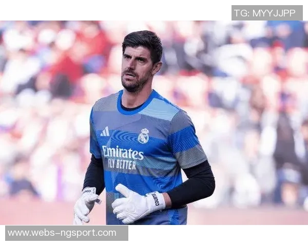 库尔图瓦：守护者的传奇之路与足球世界的辉煌瞬间